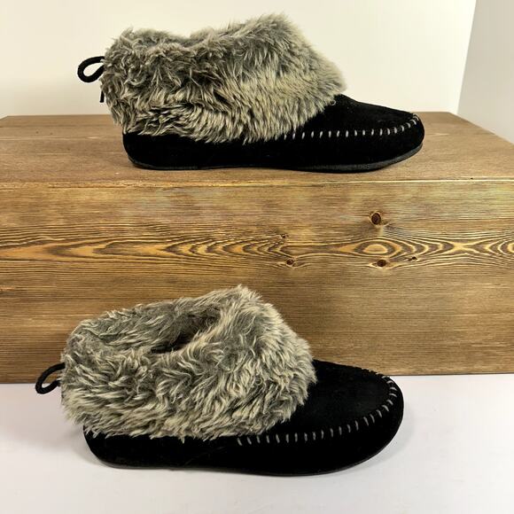 Suede Fur Lined Moccasin Slippers Womens SZ 6 Black Cozy Winter Bow Loungewear - Picture 1 of 7